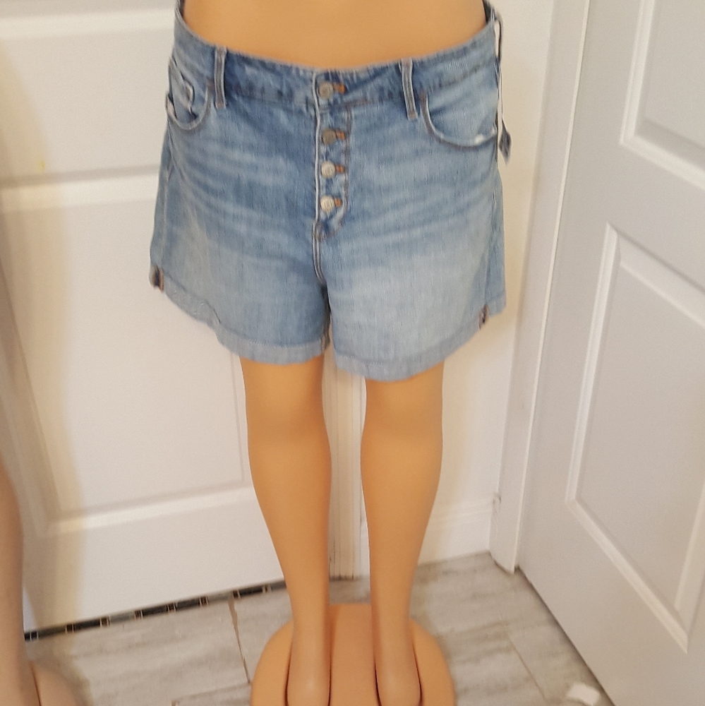 CONDITION CHECK THE PICTURES. BLUE  SHORTS SIZE 14 GOO
